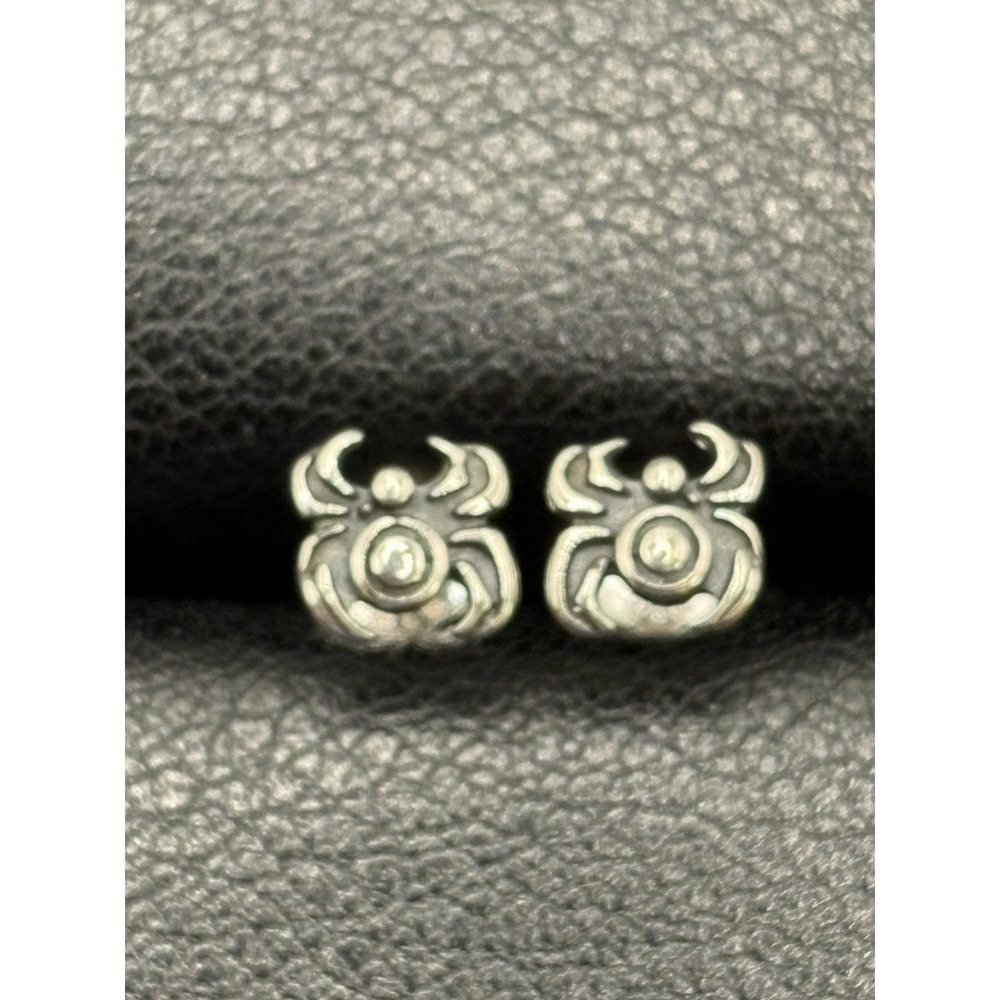 New Condition Sterling Silver Dainty Spider Stud Earrings 925 E18